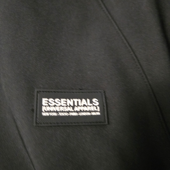Essentials Softshell Jacket - Picture 2 of 5